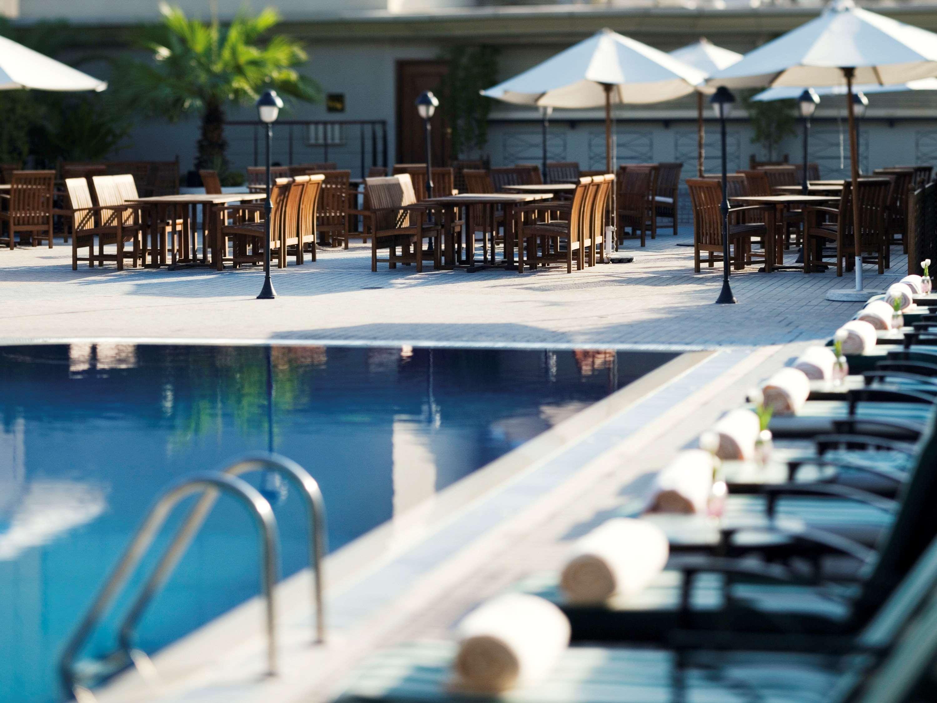 Mövenpick Hotel&apartments Bur 5*