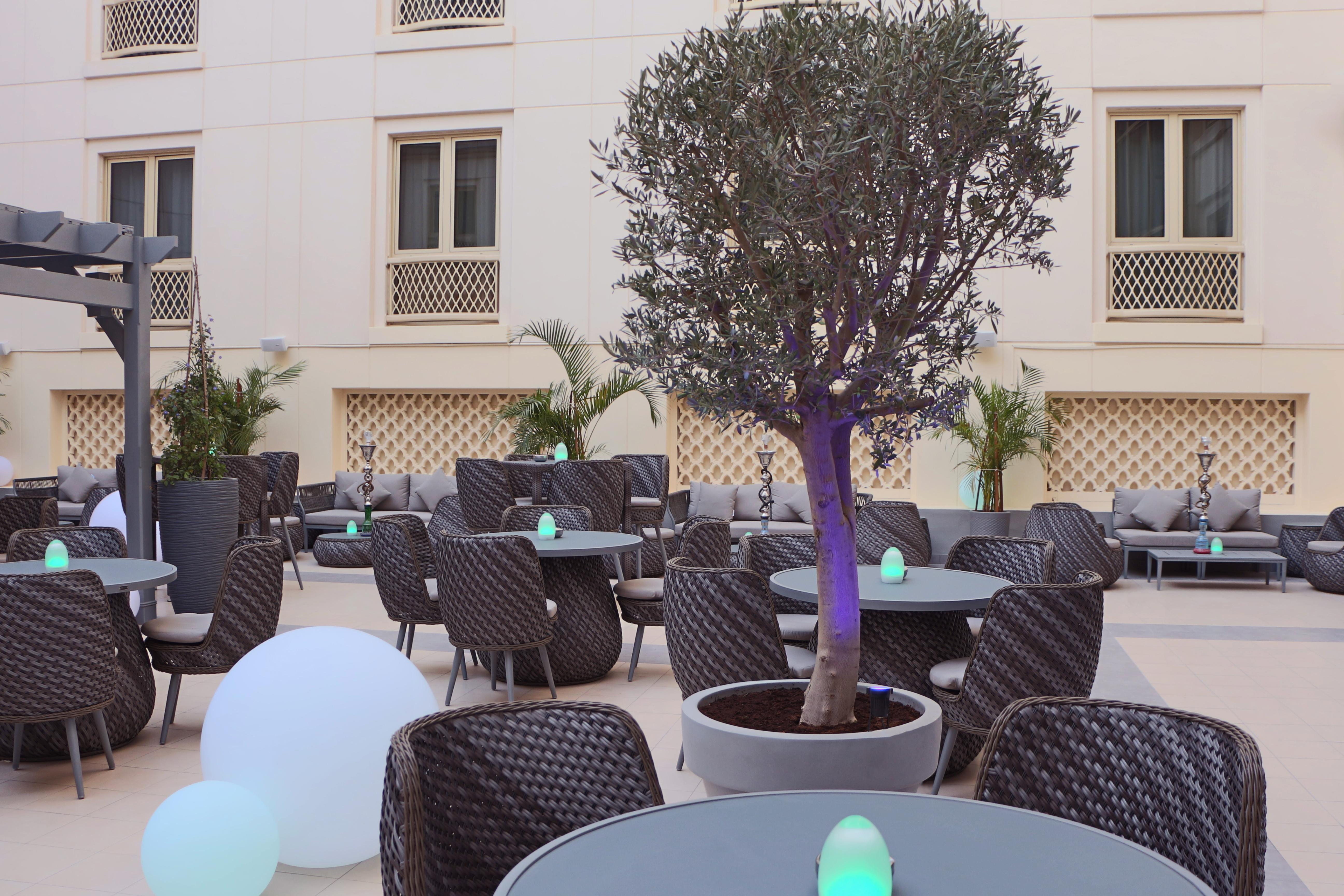 Отель Moevenpick & Bur 5*